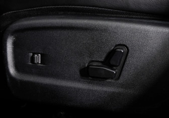 Подержанный автомобиль Chrysler 300C Sedan 2012 года (24 фото)