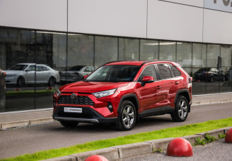 Подержанный автомобиль Toyota RAV4 2021 года (3 фото)