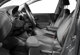 Подержанный автомобиль Volkswagen Polo Sedan 2017 года (10 фото)