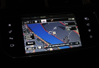 Подержанный автомобиль Land Rover Range Rover Sport 2015 года (16 фото)