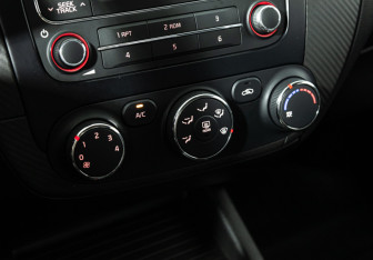 Подержанный автомобиль Kia Cerato Sedan 2013 года (15 фото)