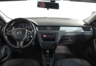 Подержанный автомобиль Skoda Rapid Liftback 2014 года (8 фото)