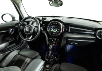 Подержанный автомобиль MINI Hatch 2014 года (9 фото)