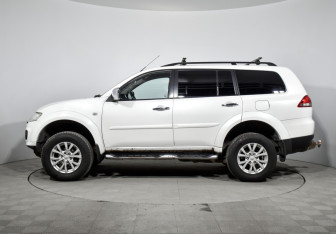 Подержанный автомобиль Mitsubishi Pajero Sport 2013 года (8 фото)