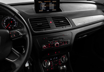 Подержанный автомобиль Audi Q3 2013 года (16 фото)