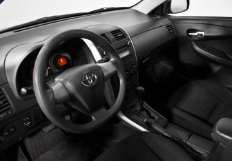 Подержанный автомобиль Toyota Corolla Sedan 2010 года (9 фото)