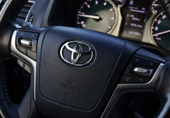 Подержанный автомобиль Toyota Land Cruiser Prado 2018 года (12 фото)