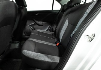 Подержанный автомобиль Skoda Rapid Liftback 2021 года (10 фото)