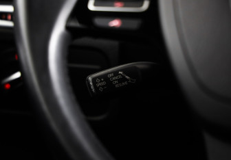 Подержанный автомобиль Volkswagen Touareg 2012 года (11 фото)