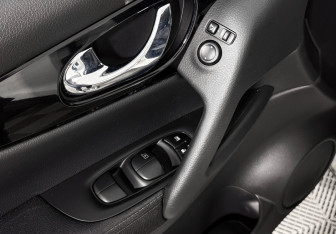Подержанный автомобиль Nissan Qashqai 2017 года (10 фото)