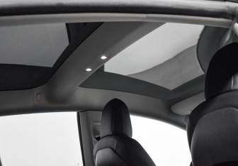 Подержанный автомобиль Tesla Model 3 2023 года (19 фото)