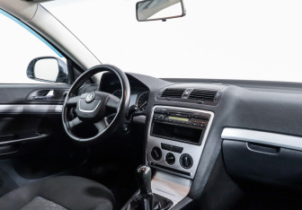 Подержанный автомобиль Skoda Octavia Liftback 2008 года (8 фото)