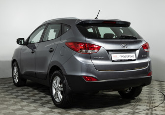 Подержанный автомобиль Hyundai ix35 2011 года (7 фото)