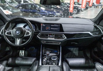 Подержанный автомобиль BMW X5 2022 года (14 фото)