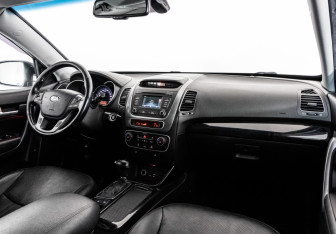 Подержанный автомобиль Kia Sorento 2016 года (9 фото)