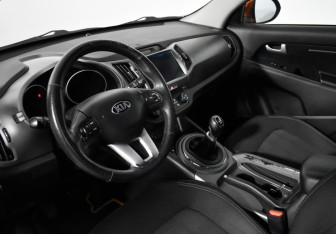 Подержанный автомобиль Kia Sportage 2014 года (9 фото)