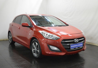 Подержанный автомобиль Hyundai i30 Hatchback 2015 года (3 фото)