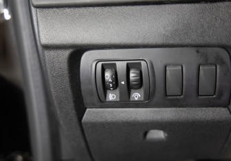 Подержанный автомобиль Renault Fluence 2012 года (16 фото)