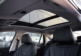 Подержанный автомобиль Hongqi H5 2023 года (31 фото)