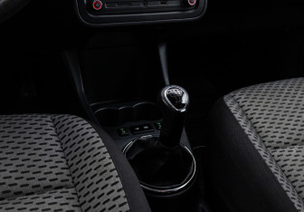 Подержанный автомобиль Skoda Fabia Hatchback 2012 года (12 фото)