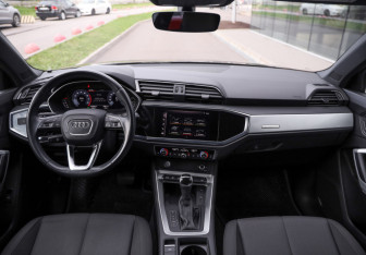 Подержанный автомобиль Audi Q3 2020 года (11 фото)