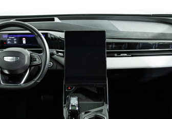 Подержанный автомобиль Geely Atlas 2023 года (14 фото)