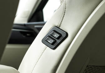 Подержанный автомобиль Hongqi H5 2022 года (23 фото)