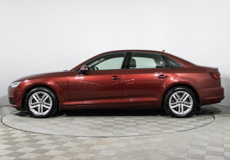 Подержанный автомобиль Audi A4 Sedan 2019 года (8 фото)