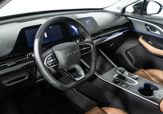 Подержанный автомобиль Omoda C5 2022 года (11 фото)