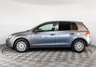 Подержанный автомобиль Volkswagen Golf Hatchback 2012 года (8 фото)