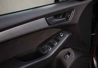 Подержанный автомобиль Audi Q5 2015 года (20 фото)