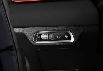 Подержанный автомобиль Geely Coolray 2023 года (14 фото)
