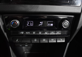 Подержанный автомобиль Skoda Rapid Liftback 2017 года (16 фото)