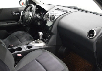 Подержанный автомобиль Nissan Qashqai 2012 года (12 фото)