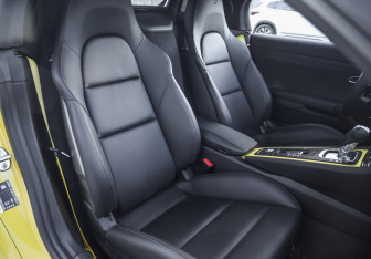Подержанный автомобиль Porsche Boxster 2020 года (33 фото)