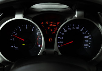 Подержанный автомобиль Nissan Juke 2014 года (12 фото)