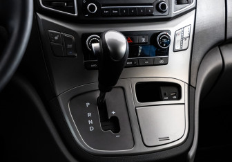 Подержанный автомобиль Hyundai H-1 2020 года (13 фото)