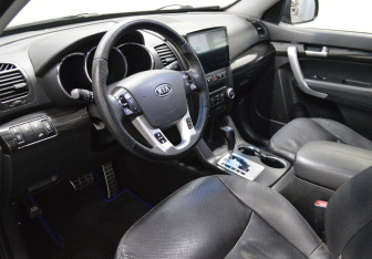 Подержанный автомобиль Kia Sorento 2011 года (10 фото)