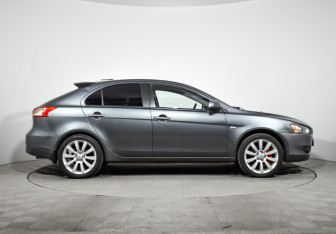 Подержанный автомобиль Mitsubishi Lancer Hatchback 2010 года (4 фото)