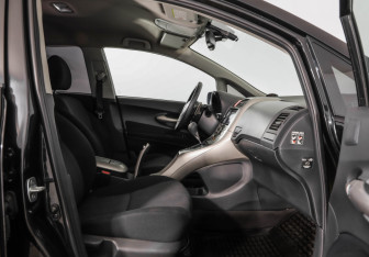 Подержанный автомобиль Toyota Auris Hatchback 2007 года (23 фото)