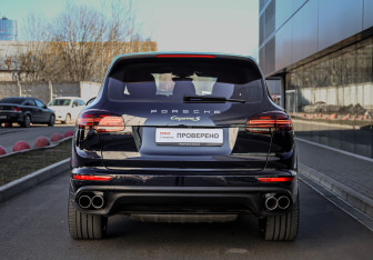 Подержанный автомобиль Porsche Cayenne 2015 года (5 фото)