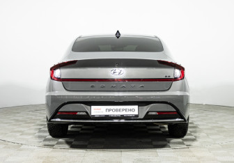 Подержанный автомобиль Hyundai Sonata 2019 года (6 фото)
