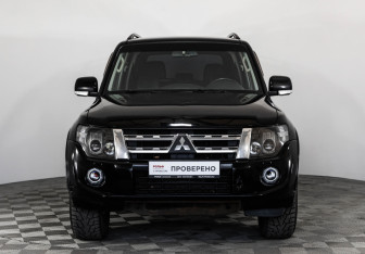 Подержанный автомобиль Mitsubishi Pajero 2012 года (2 фото)