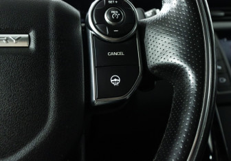 Подержанный автомобиль Land Rover Discovery 2017 года (25 фото)