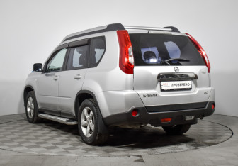 Подержанный автомобиль Nissan X-Trail 2011 года (7 фото)