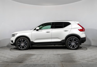 Подержанный автомобиль Volvo XC40 2018 года (8 фото)