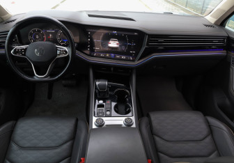 Подержанный автомобиль Volkswagen Touareg 2021 года (8 фото)