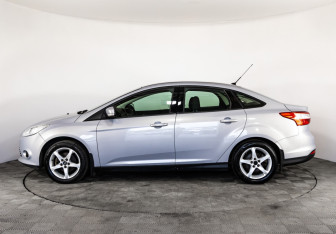 Подержанный автомобиль Ford Focus Sedan 2012 года (8 фото)