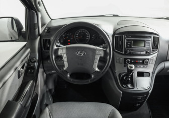 Подержанный автомобиль Hyundai H-1 2018 года (11 фото)