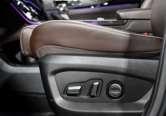 Подержанный автомобиль Exeed VX 2023 года (12 фото)